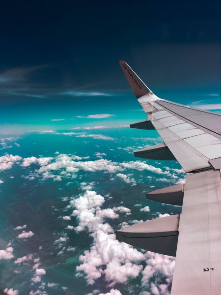 /data/zo2020/airplane-wing-towards-clouds-731217-pexels.jpg